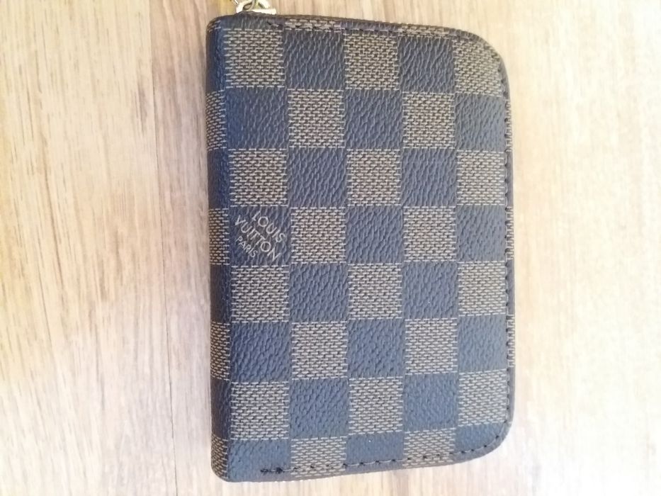 4 buc Portofel dama ,fete /portmoneu Puma,Louis Vuitton !