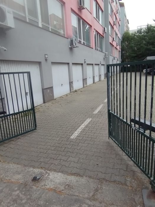 Proprietar vind garaj