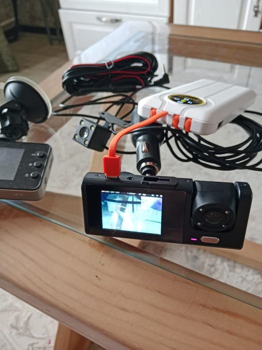 Видеорегистраторы два.