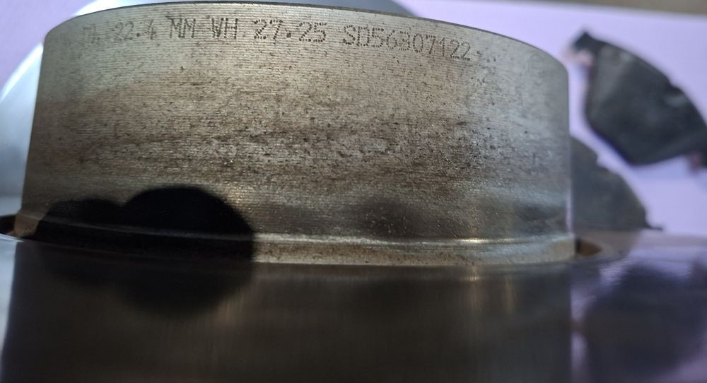 Set discuri frana fata cu plăcuțe 302 / 24 BMW E90 E91 aproape noi