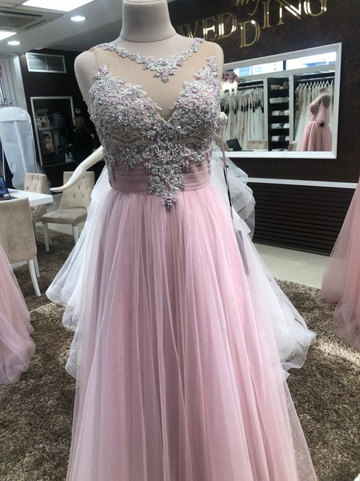 Красива бална рокля