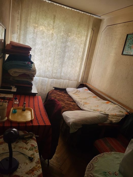 Apartament 3 camere DECOMANDAT, etaj 1, Petrosani,str.Aviatorilor, Aer