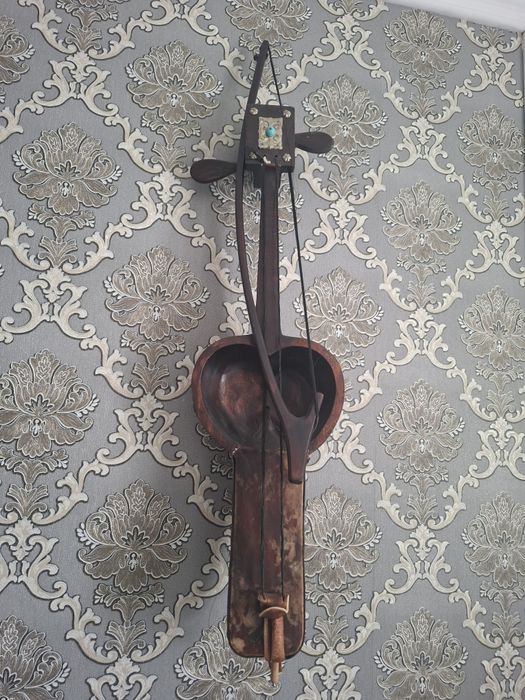 Қыл қобыз сатылады,