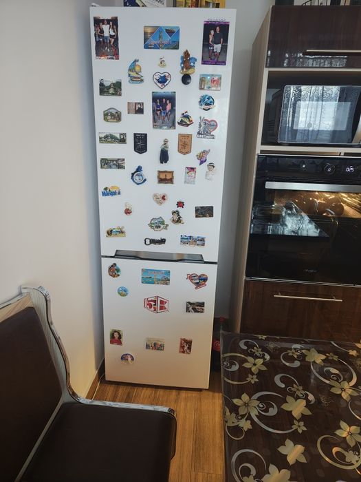 Vând combină frigorifică Sharp în stare foarte bună puțin folosit