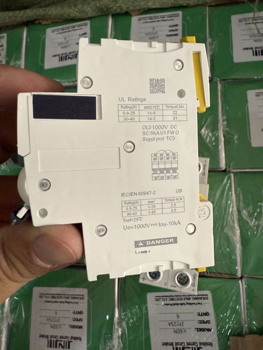 DC aftamat UZIP quyosh panel uchun. Prixdanitel