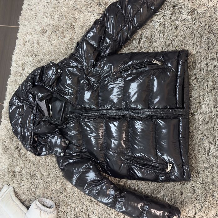 geaca moncler cu defect la maneca