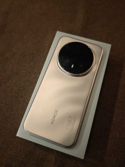 Honor magic 8 pro Чисто нов