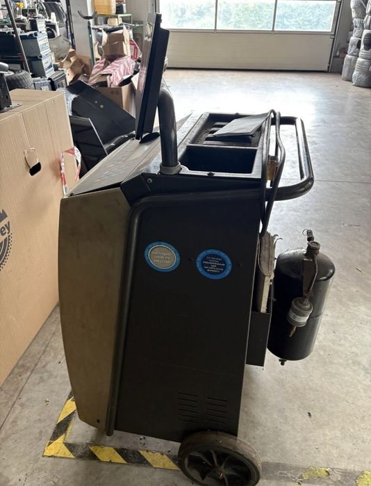 Машина/станция за зареждане на климатици WAECO. Фреон R134A