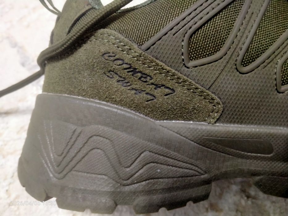 Кроссовки цвета хаки