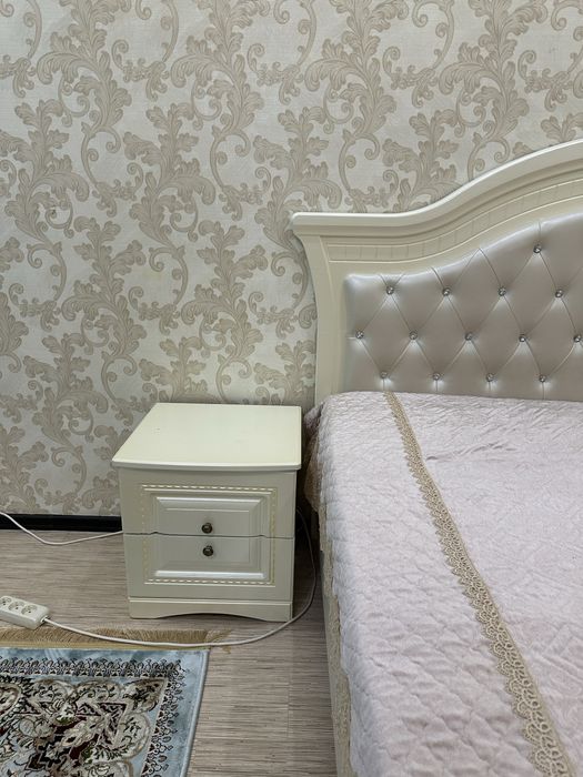 Кровать с комодом с тумбочками