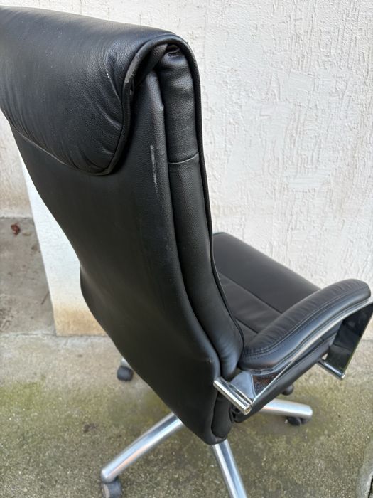 Офис стол , много удобен