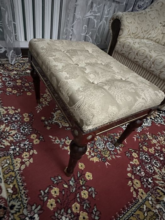 Кровать и шкаф