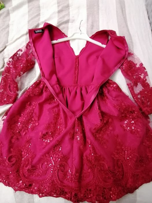 Vând rochie  din dantela