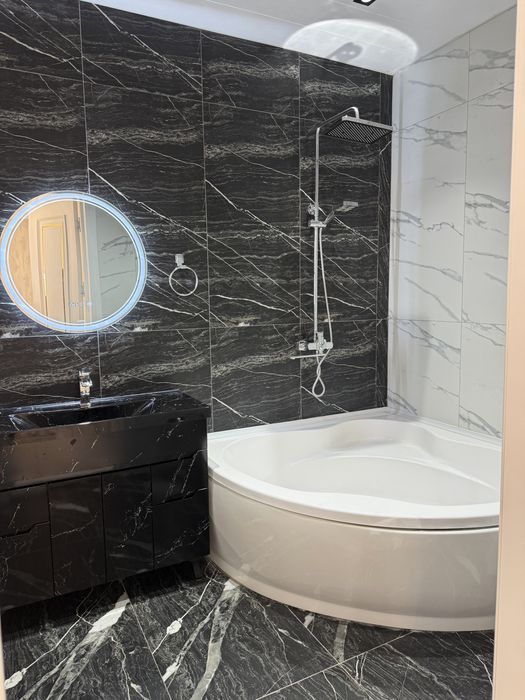 Уч кахрамон евро уй сотилади. 4  сотих кадастр ва канализация бор.