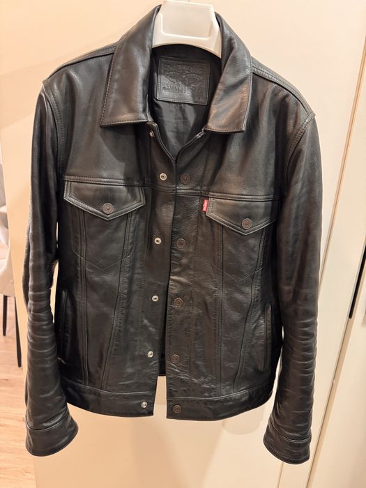 Продам кожаную куртку Levi’s
