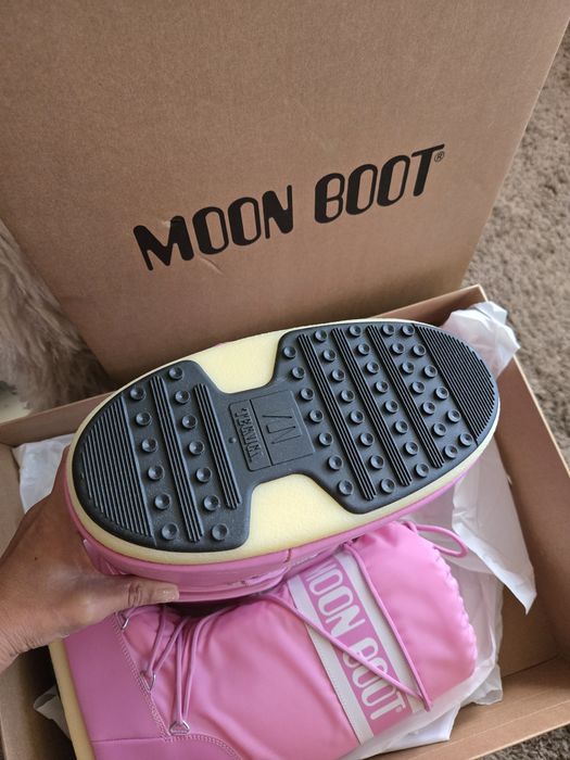 Moon boot  Нови.