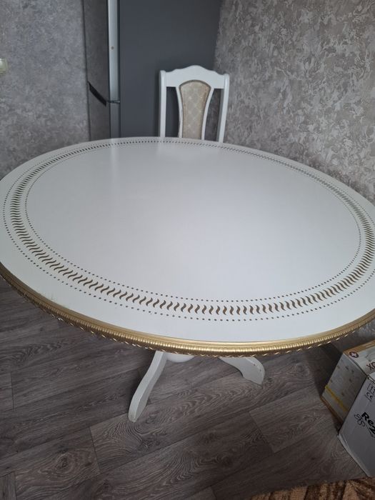Продам стол и стулья