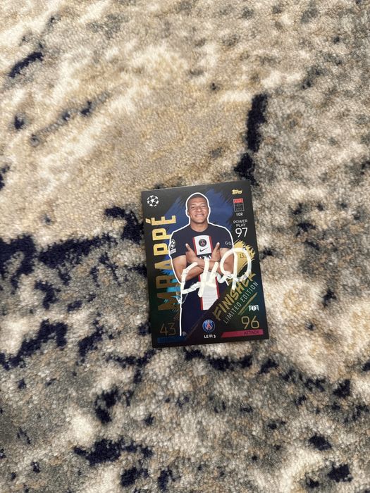 Vand cartonas semnat de mbappe