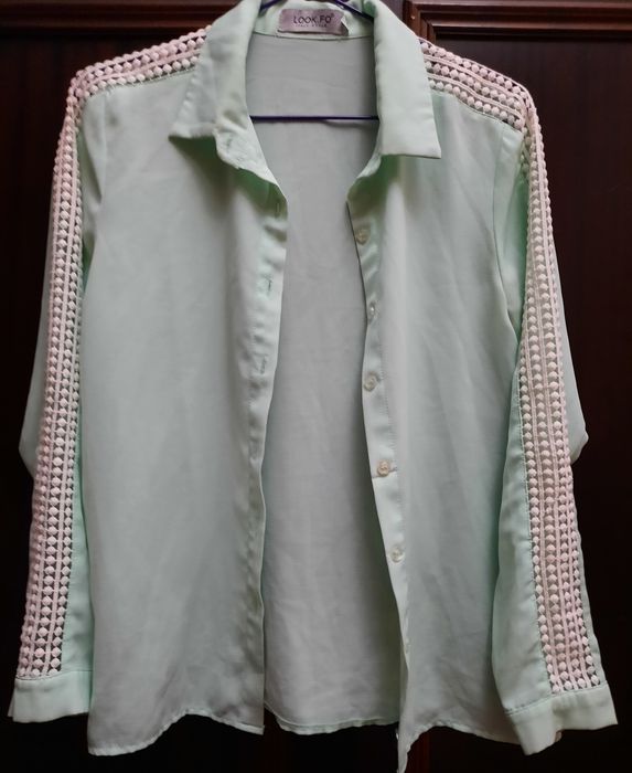 Продаются женские блузки.