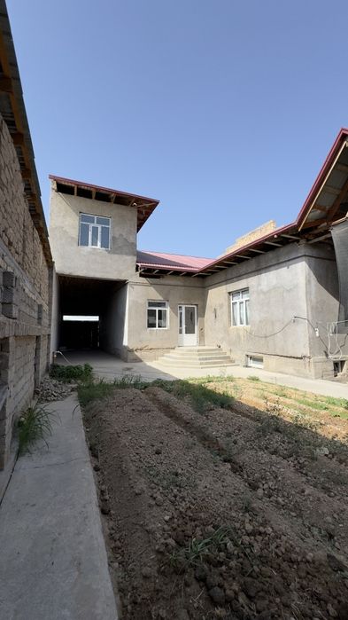 Nazarbek xarakat mahallada 4sotix uy karopka xolatda