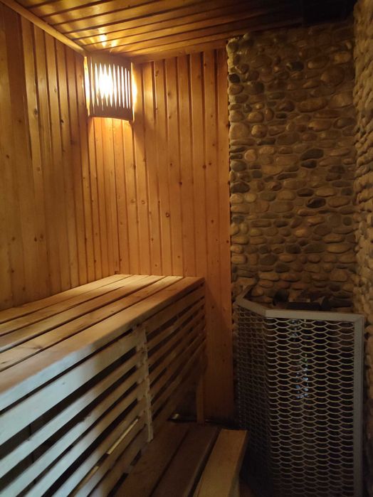Сауна с бассейном в центре!