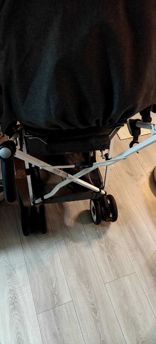 Cărucior pentru copii cu paralizie cerebrală