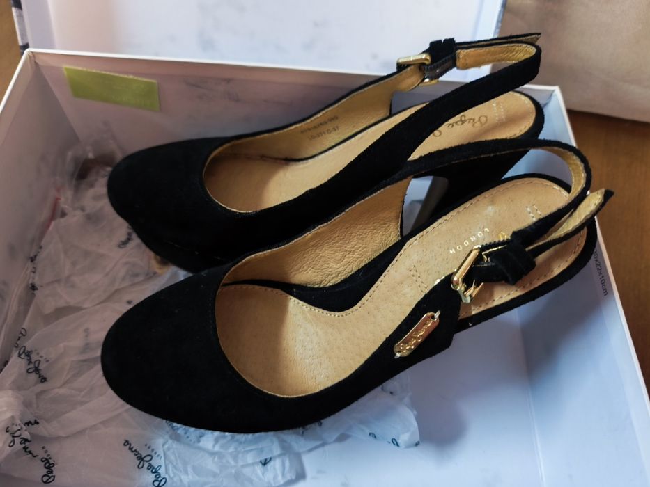 Обувки на висок ток маркови