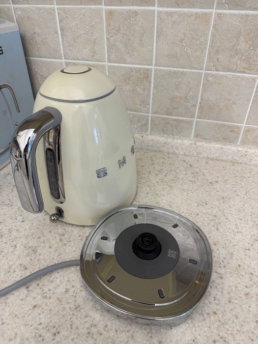 Оригинальный чайник Smeg