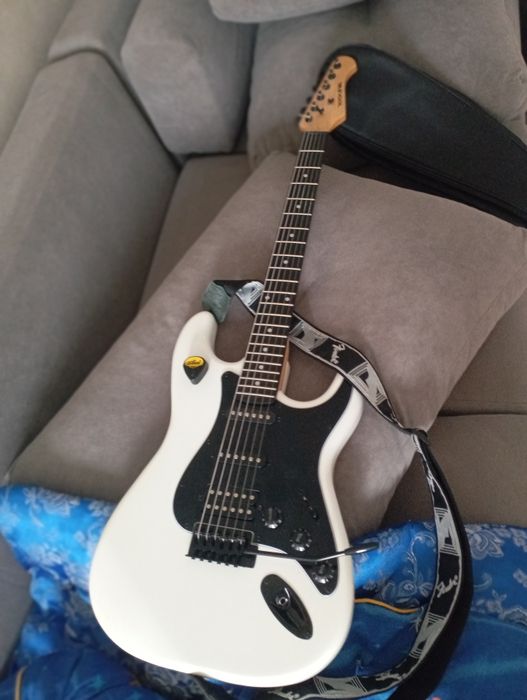 Продам электрогитару