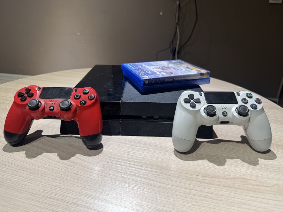 PS4 fat, 2 джойстика, 2 диска