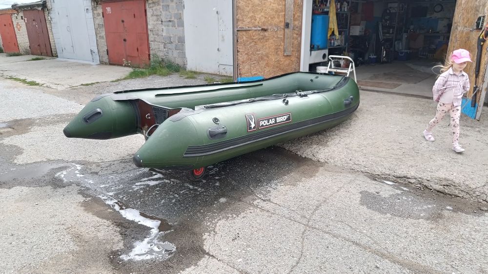 ПВХ лодка "Полар Берд Марлин-385м" продаётся.