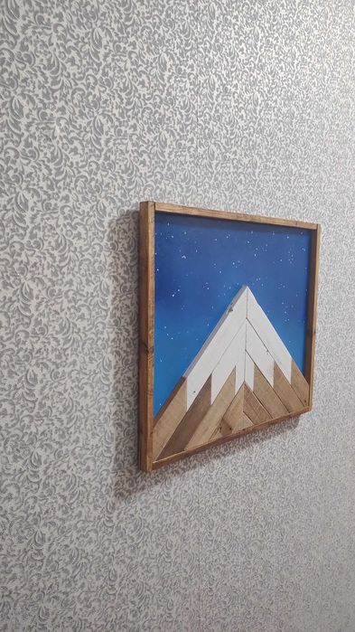 Уникална дървена картина "Планина под звездите" - ръчна изработка.