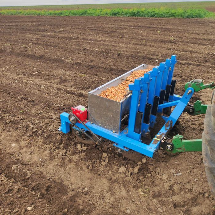 Сеялка за арпаджик /лук/ и чесън