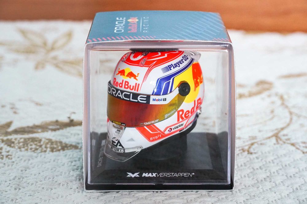Max Verstappen шлем 2023 1:4