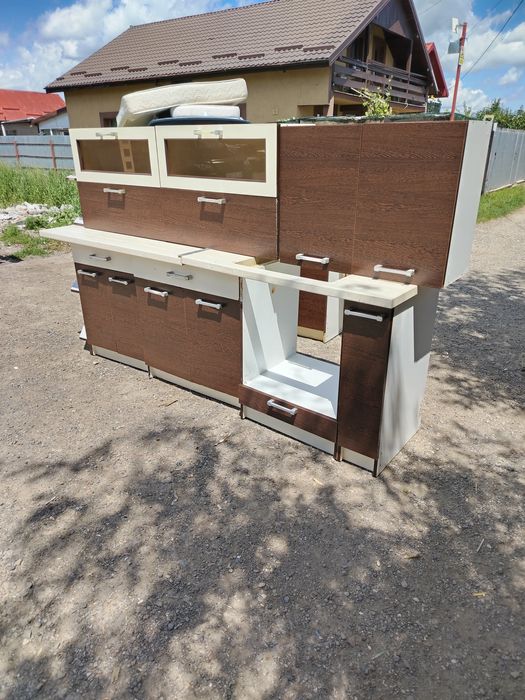 Vănd mobilă de bucătărie în stare bună