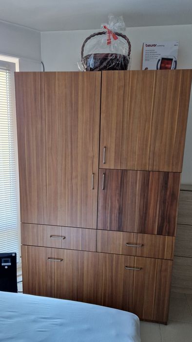 Продавам гардероб