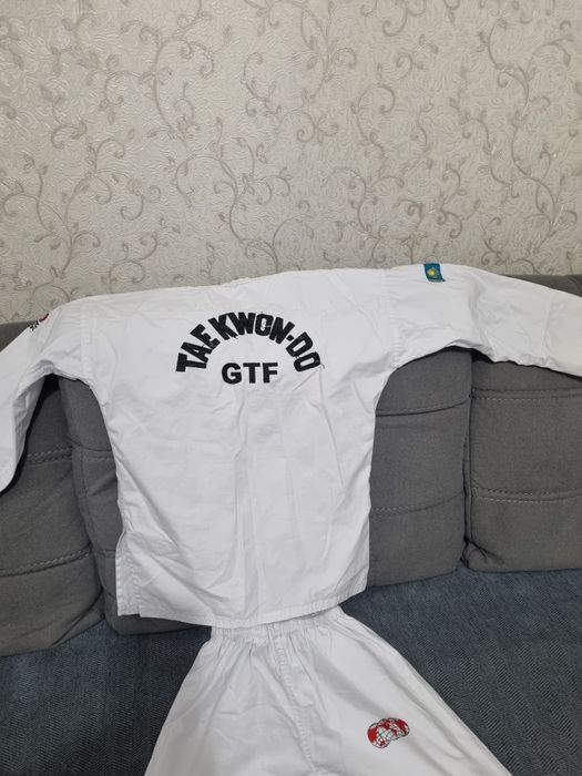 Продам кимоно таэквондо