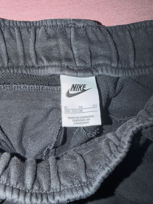 pantaloni scurti nike superbi in conditii excelente marimea s