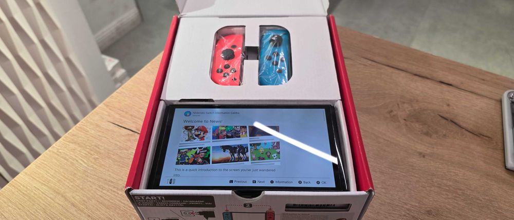 Consola NINTENDO Switch OLED (Neon Red/Blue) + Everybody 1-2-Switch!