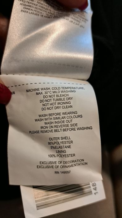 Salopeta neagra Amisu, noua cu eticheta