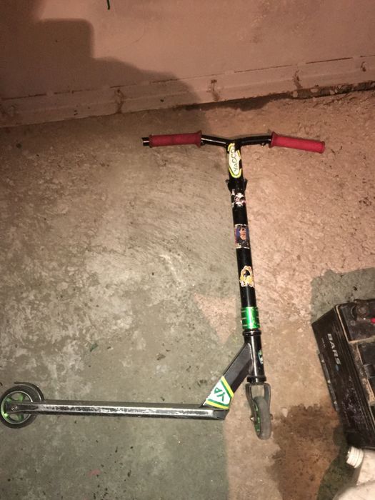 Продам два самоката трюковых и руль.