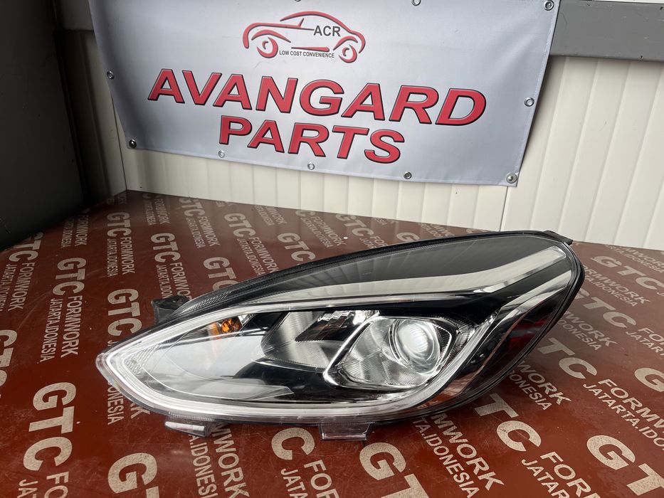 2 броя Фар Ford Fiesta 2020г