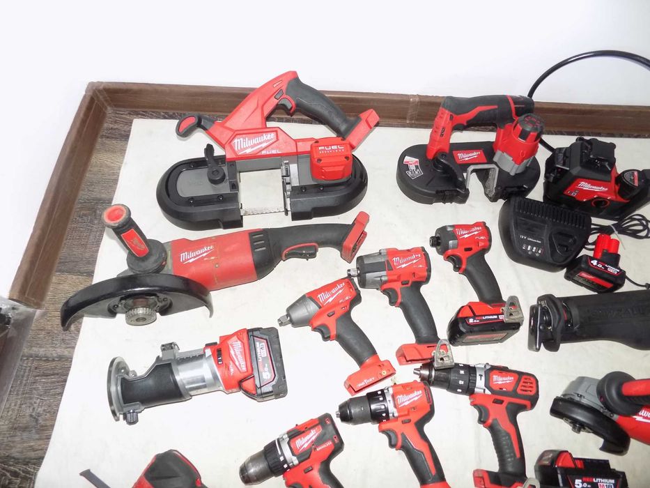 Fierastrau cu banda 12/18V Milwaukee M 18 FFN