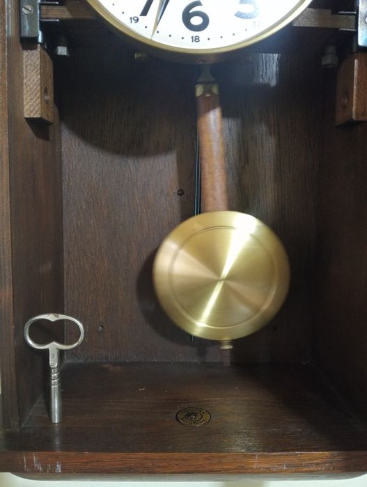 Ceas de perete cu pendul junghans