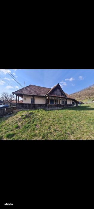 Teren intravilan de vânzare în centrul localității Bozeni – 1700 mp