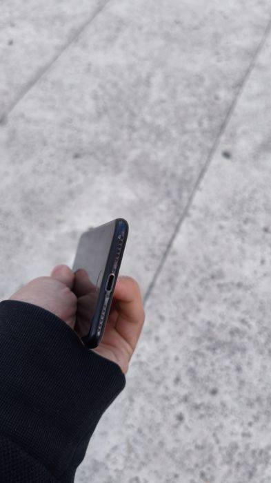 Iphone,айфон se 2020 (черный) продам