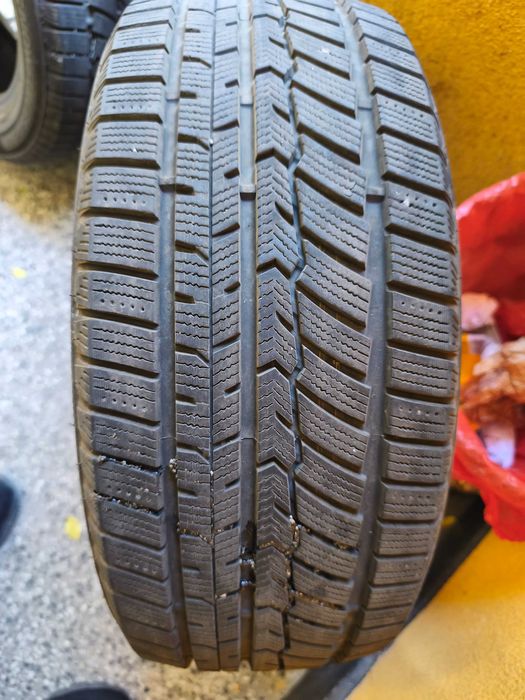 Продавам гуми всезонни