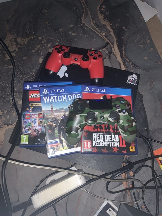 Ps 4 с игрыми и двумя джостиками