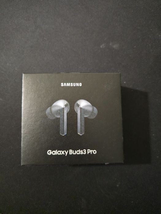 Samsung S24 ultra Titanium Black в комплект с Galaxy Buds 3 Pro
