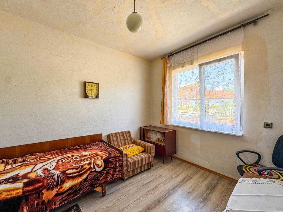 Двуетажна къща с двор в центъра на град Средец, област Бургас